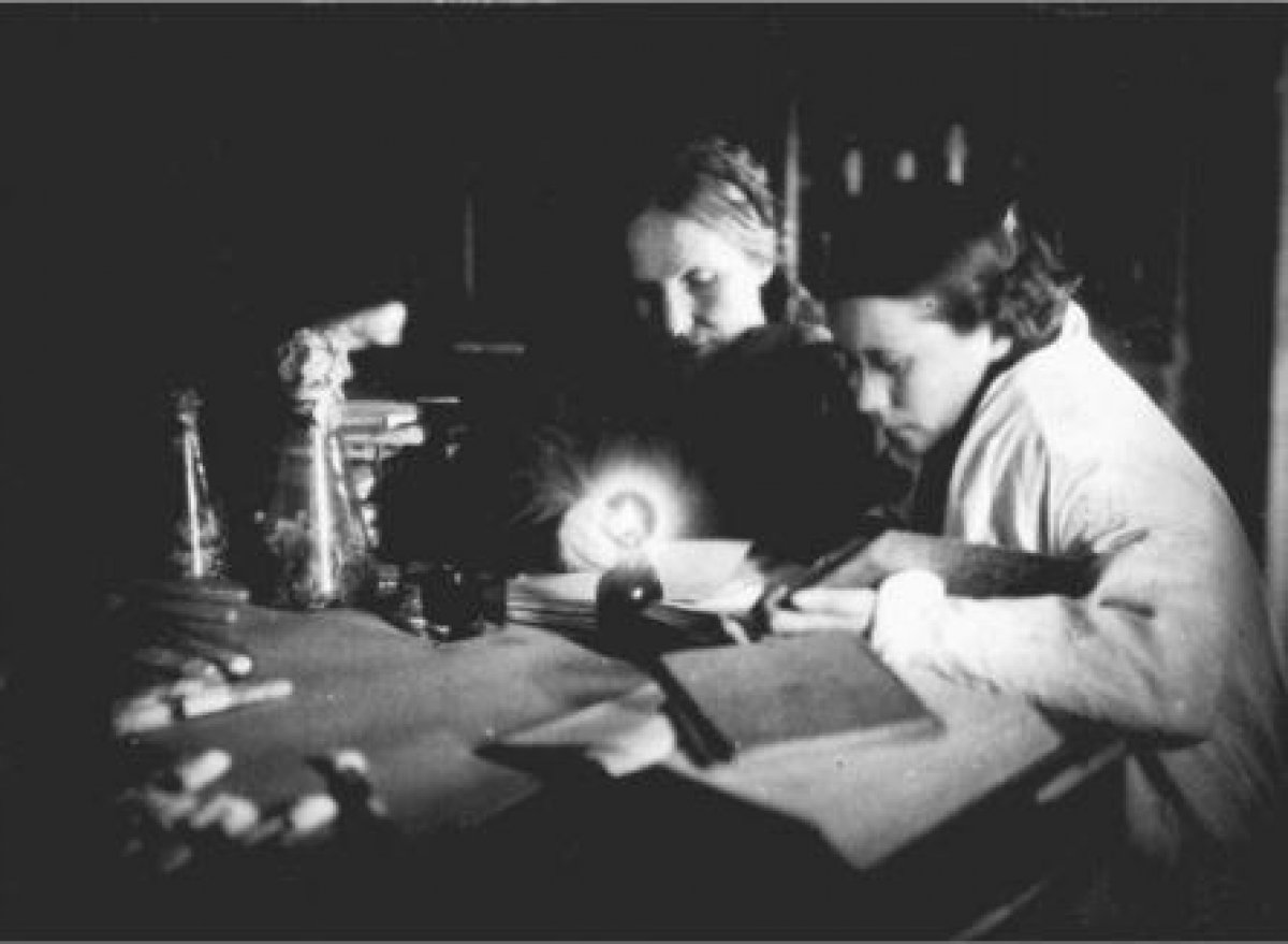 Наступление фашистских войск на Ленинград началось в июле 1941 года. В августе бои шли уже на подступах к городу Наступление фашистских войск на Ленинград началось в июле 1941 года. В августе бои шли уже на подступах к городу