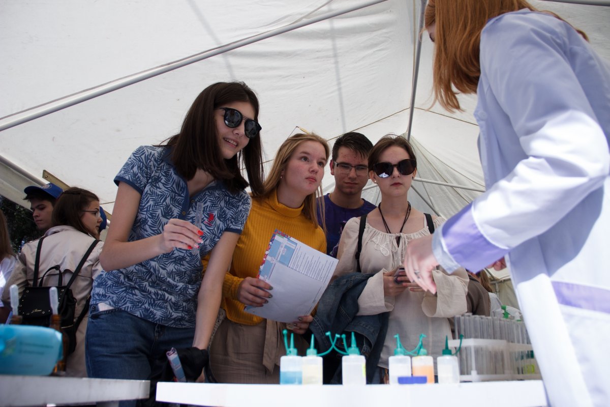 принял участие во втором региональном фестивале студентов! Наши студенты и сотрудники представили свои разработки и достижения, которые оценил губернатор Самарской области Дмитрий Азаров.