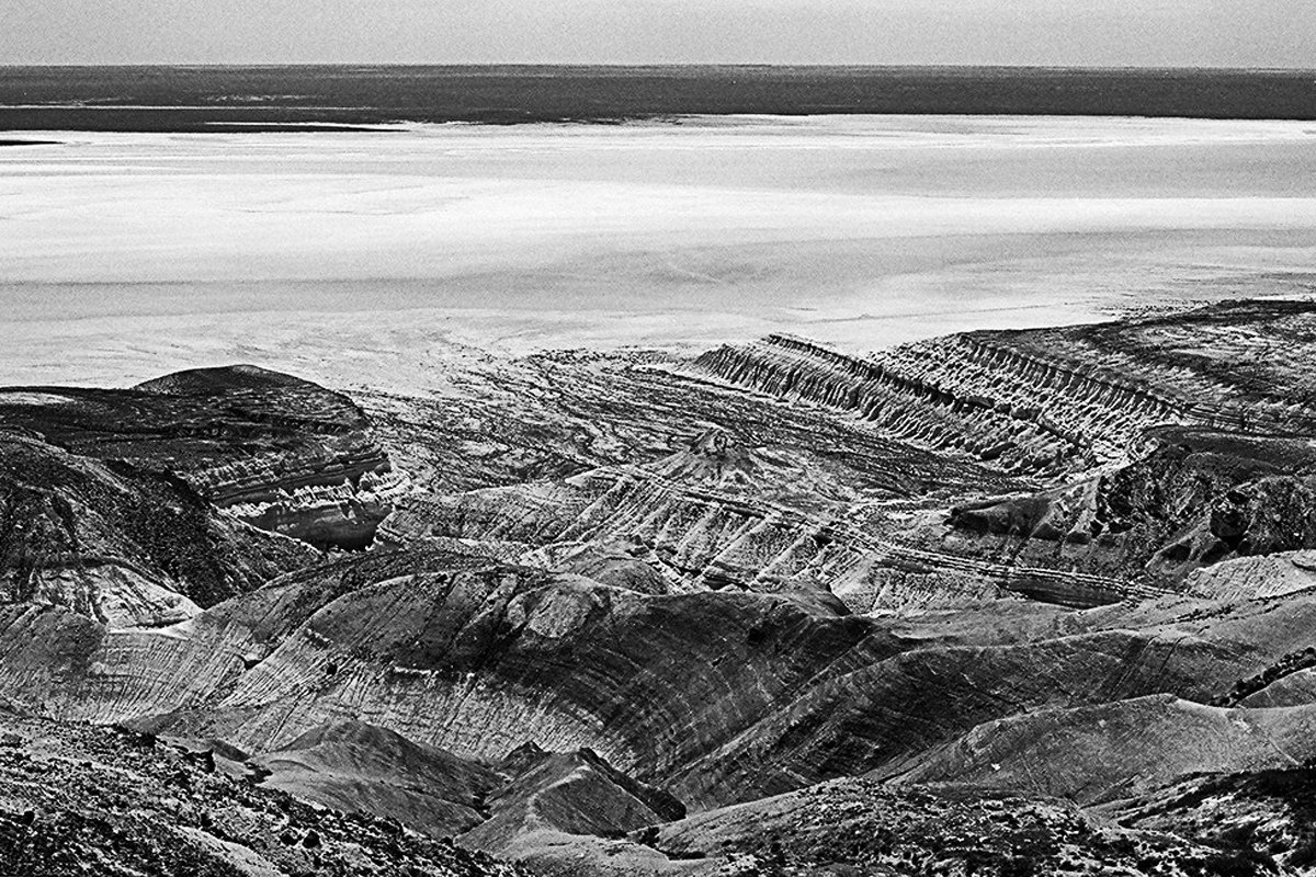 Преподаватель , российский путешественник и историк Андрей Фоменко – об экспедициях по Западному Казахстану и о том, что получается при сочетании географии, археологии, скульптуры, живописи и фотографии: https://vk.cc/9LnKEn