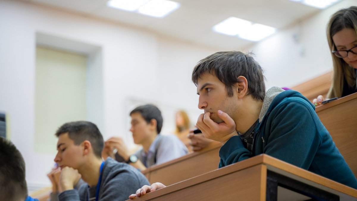 16 сентября в 17:15 в 107 БК состоится лекция Алексея Онуфриева «Изгиб и растяжение ДНК: как примирить теорию с экспериментом».