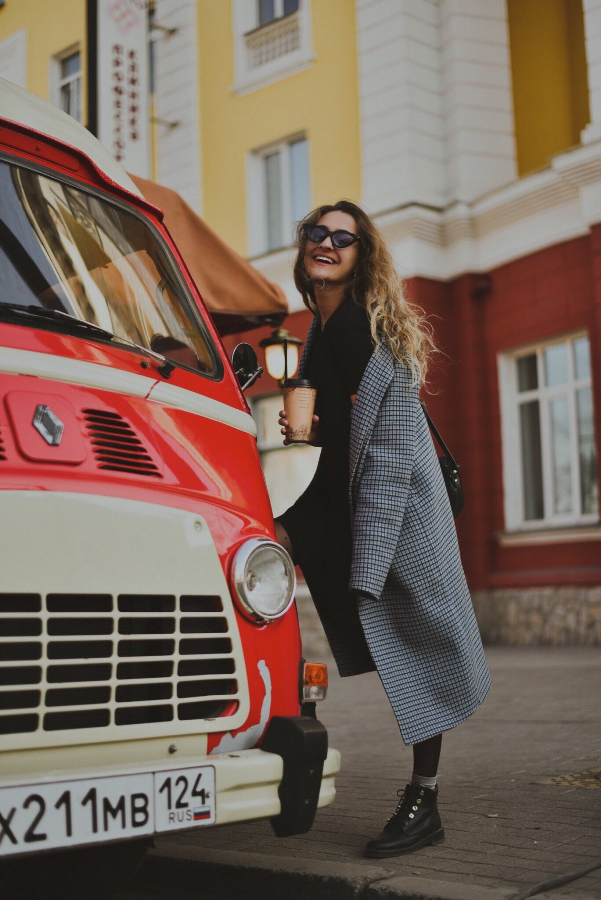 Тебе не придётся каждый раз думать о том, где найти что-то классное для своего плейлиста, если ты следишь за нашей рубрикой 😉