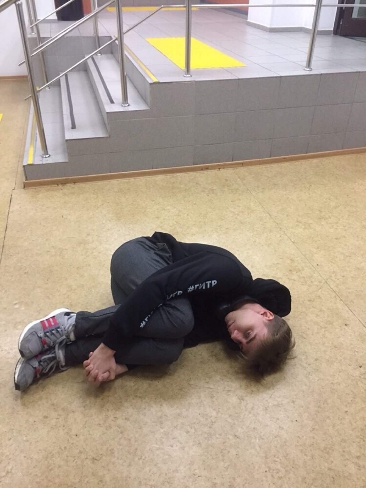 Сегодня студенты первокурсники ГИТРа объединились в съёмочные группы, чтобы снять свои первые настоящие телевизионные работы. 🤓