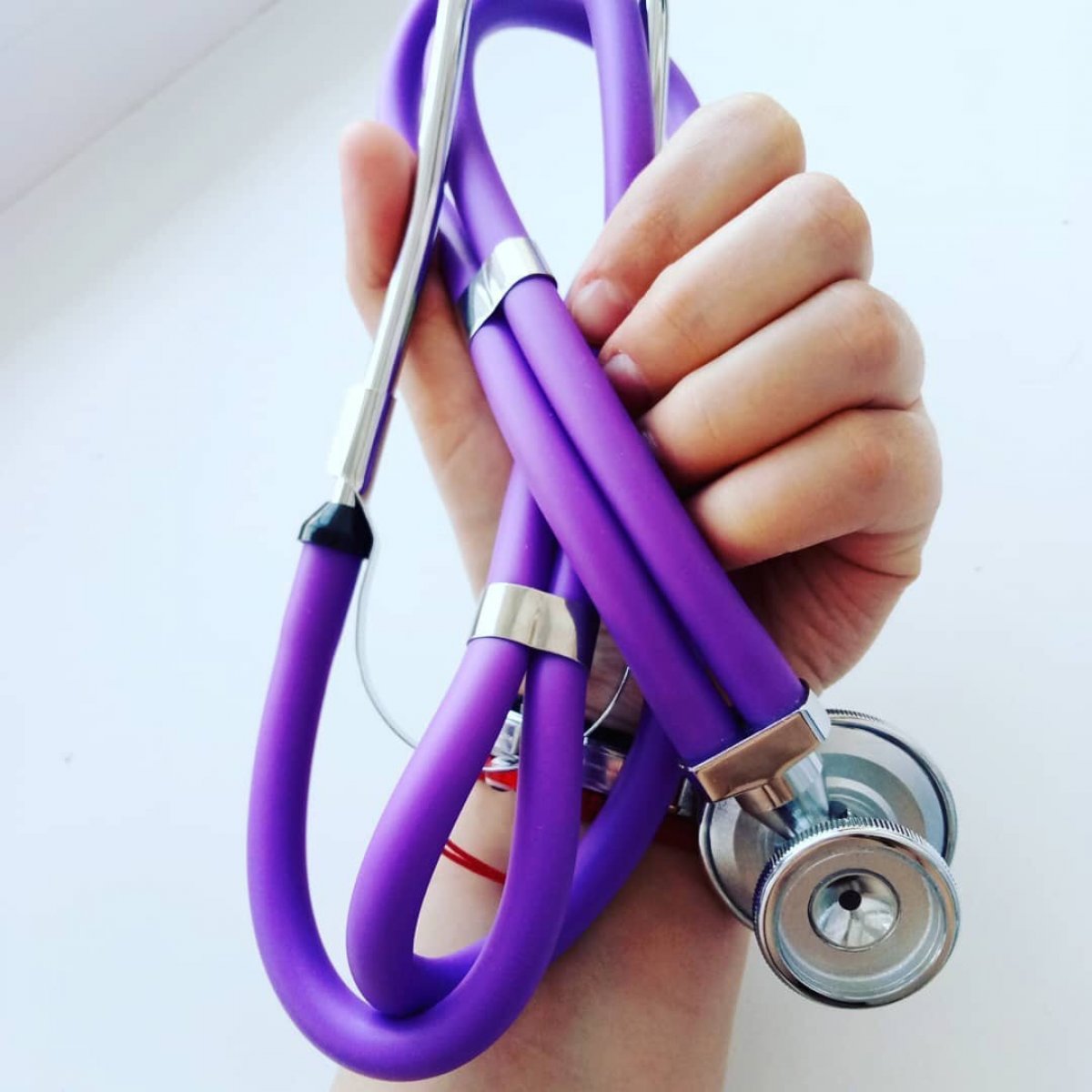 📌 У курящих гипертоников вероятность смертности (от любых причин) увеличивается в пять раз, а сердечно-сосудистой — в 5,2 раза. Таковы результаты 27-летнего исследования ученых СибГМУ в Томске.