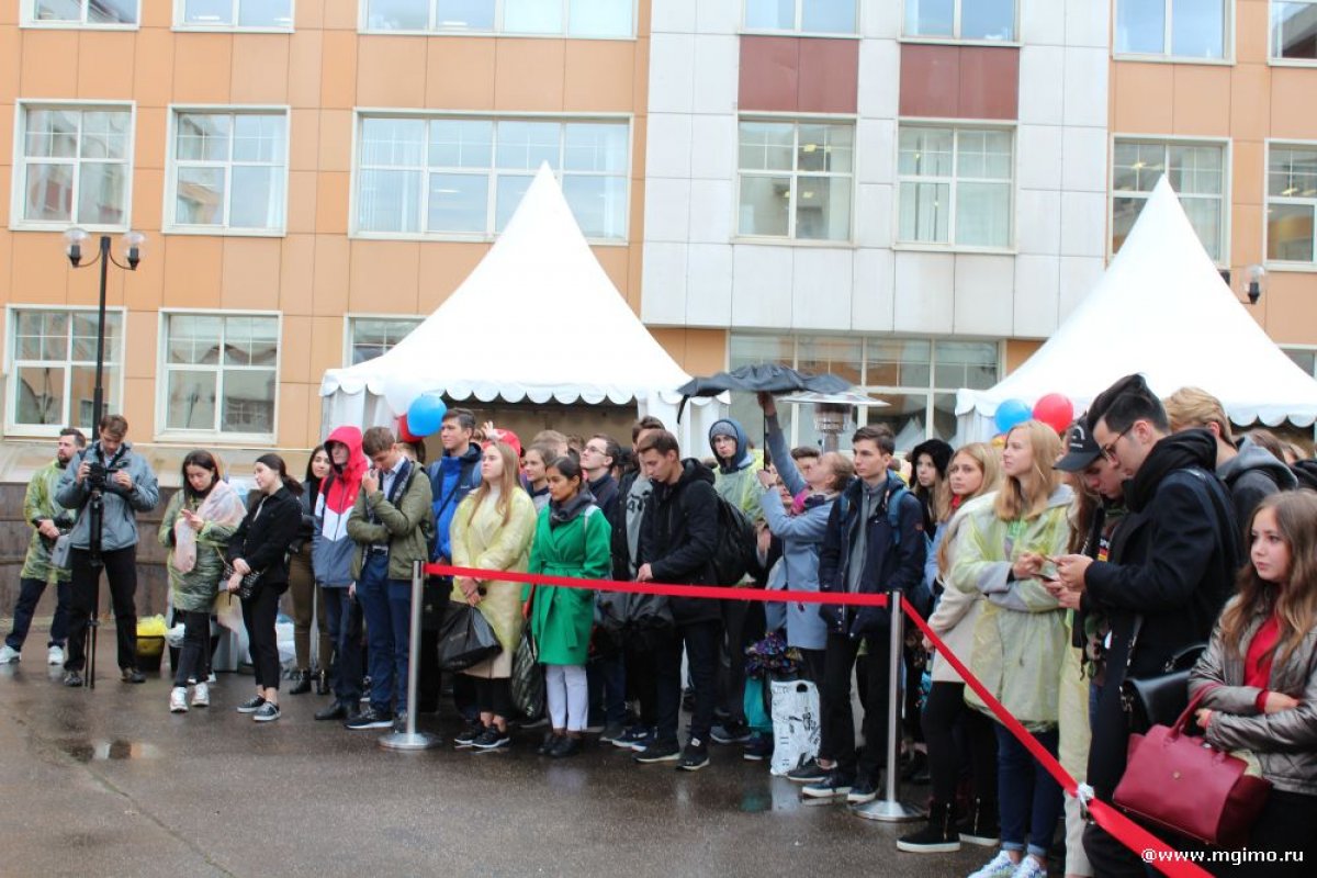18 сентября в атриуме МГИМО-Одинцово состоялся фестиваль-презентация внеаудиторного пространства Re:freshmen. Первокурсники Университета и Колледжа МГИМО
