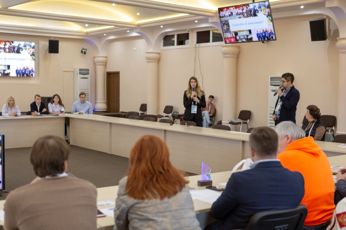 Сегодня на проходит финал Всероссийского конкурса молодежного предпринимательства в кооперации. В защите проектов приняла участие студентка РУК Маргарита Евсюкова с проектом "Академия кураторства".