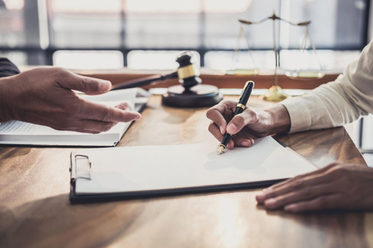 27 сентября — День бесплатной юридической помощи в : https://vk.cc/9Q2oEB. Каждый житель города сможет обратиться за консультацией по телефону «горячей» линии или через интернет-приёмную