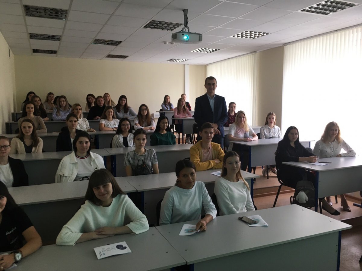 18 сентября в Омском филиале РАНХиГС прошла Открытая лекция в области повышения финансовой грамотности для студентов второго курса групп С-21 и С-22