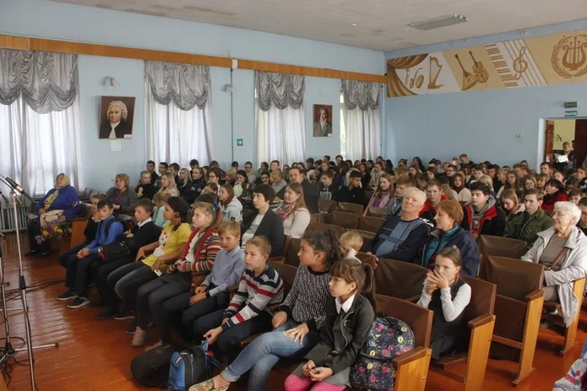 Сегодня студенты филиала БГУ побывали в музыкальной школе города Новозыбкова на концерте