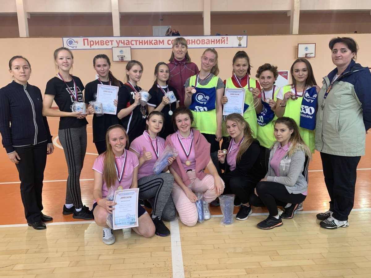 🏀26 сентября в спортивном комплексе прошли соревнования по стрит-баскету среди женских команд первокурсников.