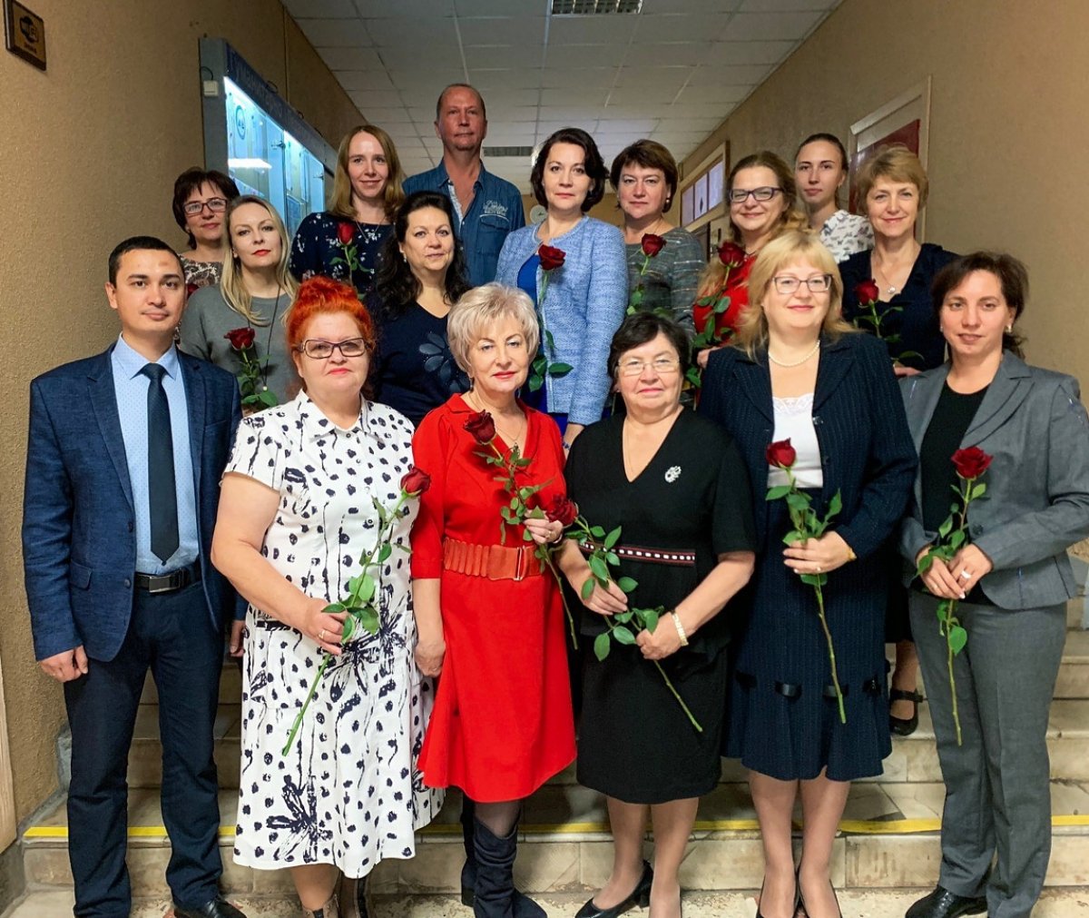 Уважаемая Марина Ивановна! Горячо и сердечно поздравляю Вас и возглавляемый Вами коллектив с 45-летним юбилеем одного из ведущих центров экономического образования Иркутской области – базовой кафедры экономики и менеджмента БрГУ!