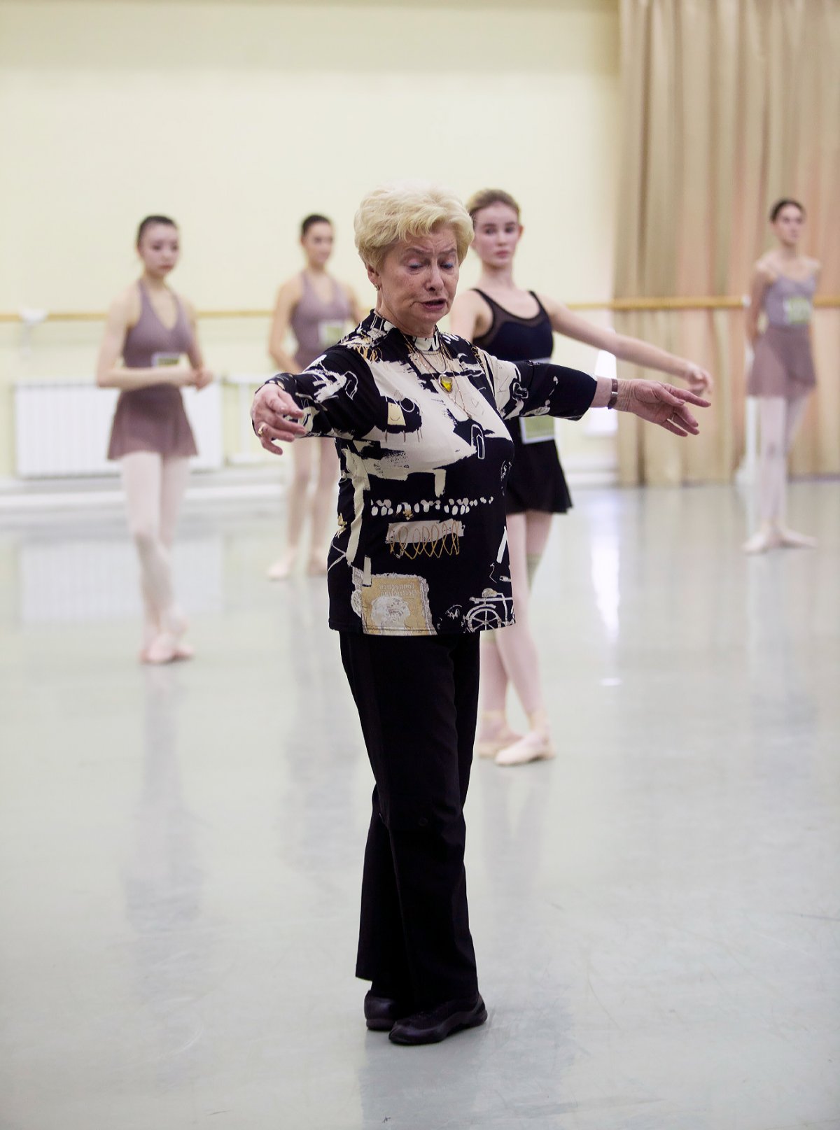 Сегодня в Дрезденском университете танца Палукки ректор Академии Николай Цискаридзе проводит мастер-класс по классическому танцу