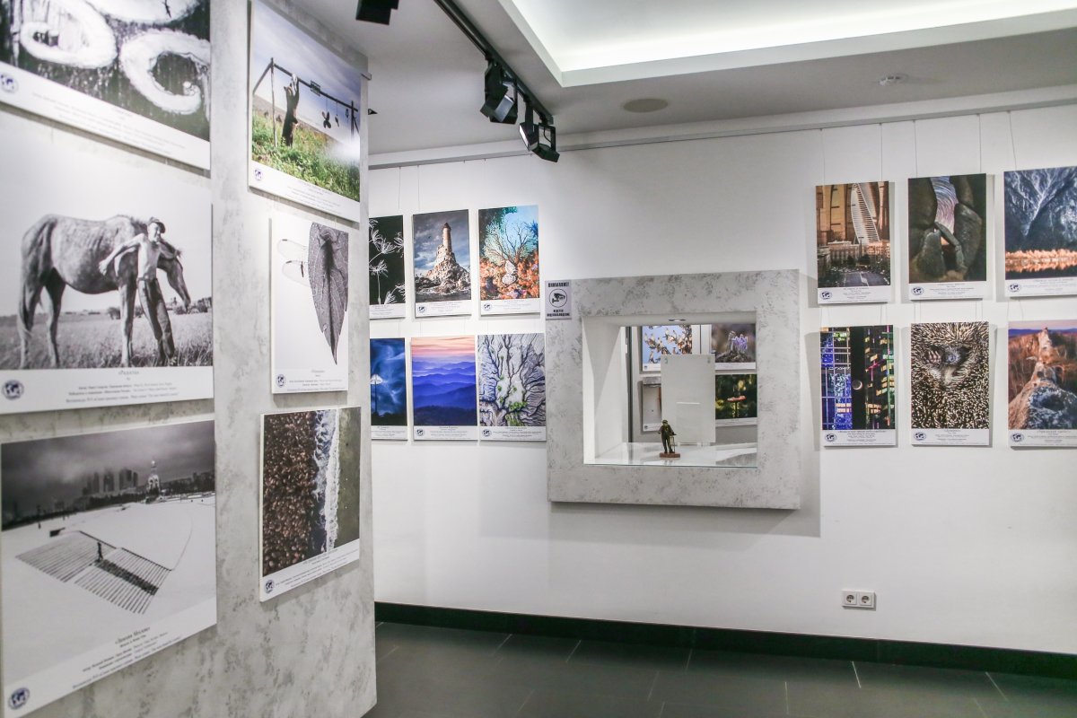 В пространстве «Петербургская фотолетопись» открылась выставка фотографий «Самая красивая страна», посвящённая природным, культурным и архитектурным памятникам нашей страны.