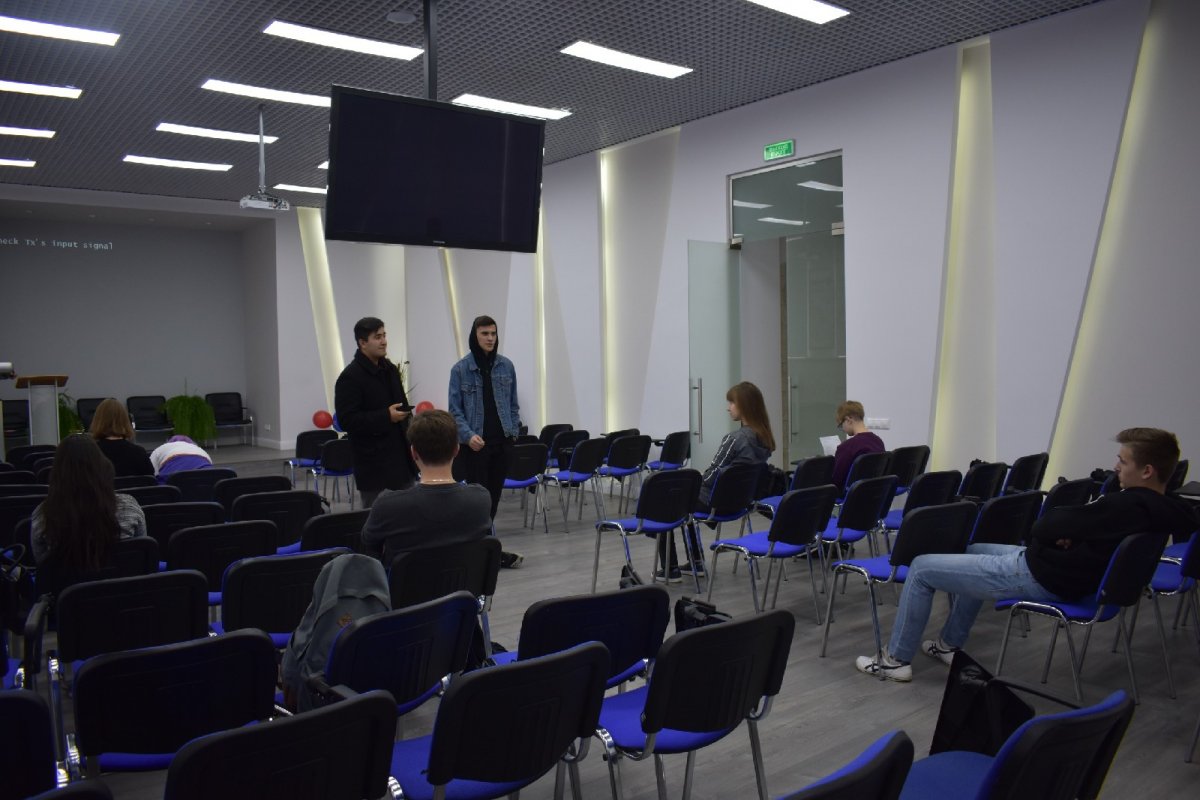 Вчера в Московской Международной Академии, состоялось собрание по вопросу спортивных секций и решения их проведения, а также просмотр первокурсников в ряды сборных по футболу, волейболу, баскетболу