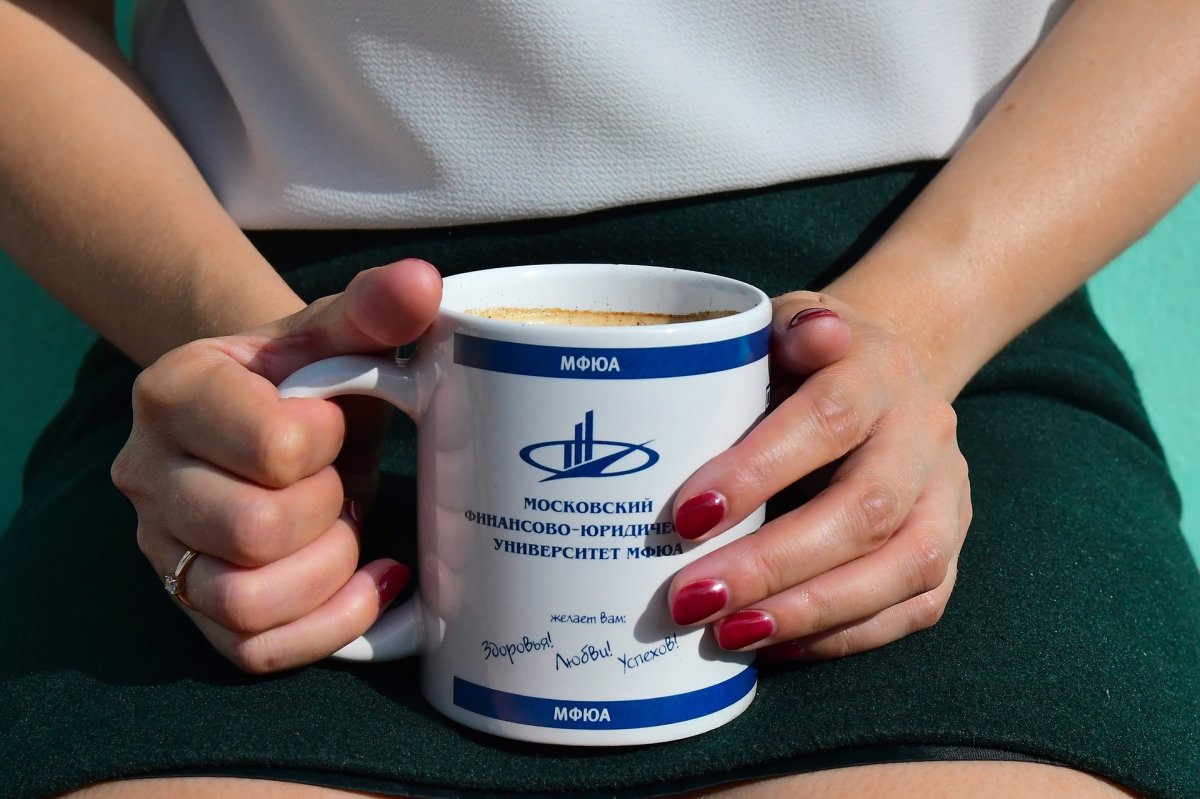 Наше утро начинается с хорошего кофе из кружки МФЮА. А как вы настраиваетесь на учебный и рабочий день?
