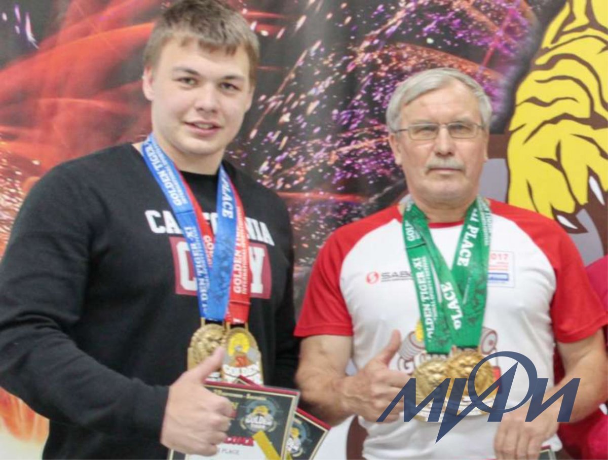 Студент Трёхгорного технологического института НИЯУ МИФИ Кирилл Пузыня стал победителем в личном зачете чемпионата мира по жиму штанги лёжа в безэкипировочном дивизионе с результатом 215 кг.