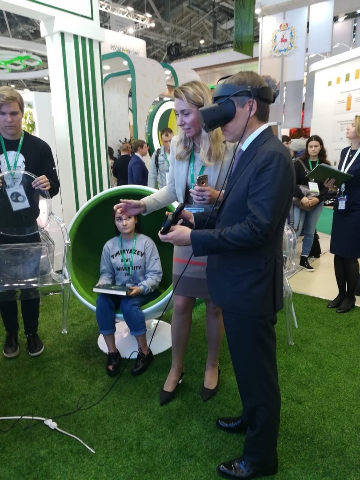 ✅ Разработки РГАУ-МСХА на «Золотой осени-2019» высоко оценил Председатель Правления АО "Россельхозбанк" Борис Листов. Банк выступил генеральным спонсором участия университета в главной агропромышленной выставке России! ✅ Разработки РГАУ-МСХА на «Золотой осени-2019» высоко оценил Председатель Правления АО "Россельхозбанк" Борис Листов. Банк выступил генеральным спонсором участия университета в главной агропромышленной выставке России!