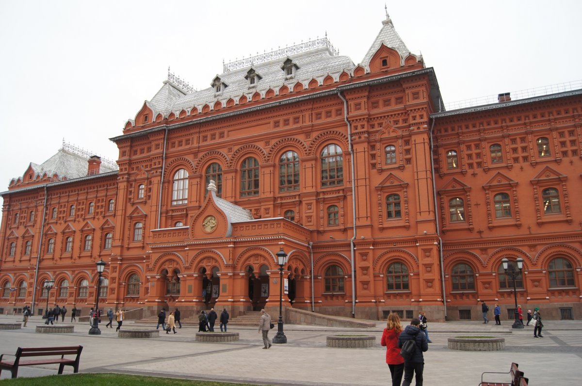 Сегодня наши студенты посетили музей Археологии Москвы и немного осмотрели исторический центр города