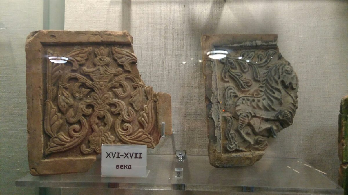 Как Вы знаете, вчера ребята были в музее археологии Москвы. Им удалось посмотреть на фундамент моста 17 века и разные атрибуты жизни: детские игрушки и украшения, плитки с лепниной, монеты, чешуйки и многое другое. Все остались довольны!