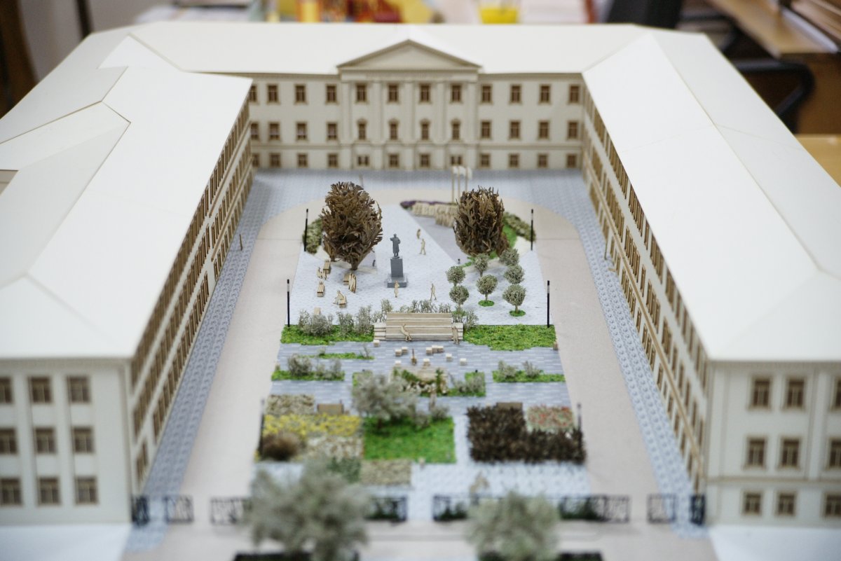 Студенты-архитекторы представили проекты реконструкции сквера возле Учебного корпуса ВоГУ №5