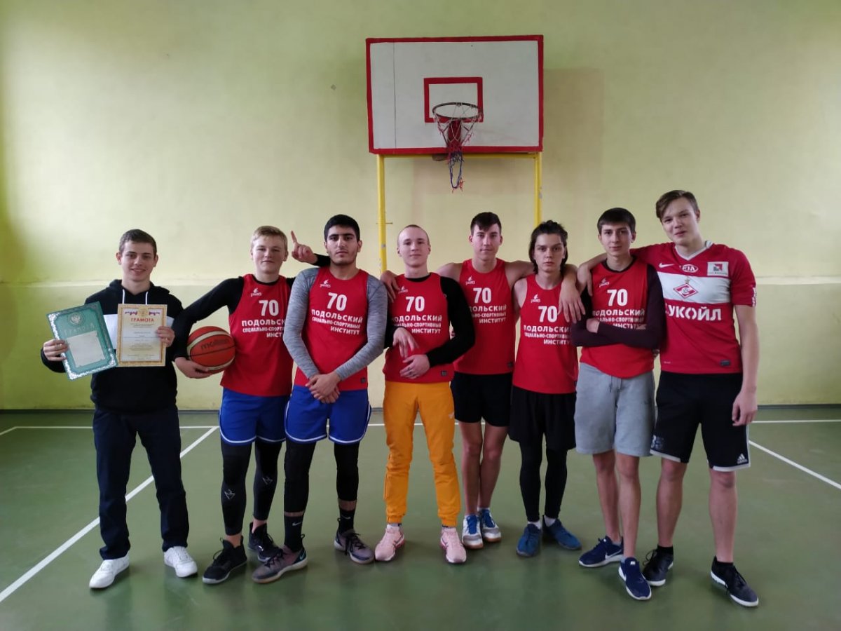 15 октября состоялось Открытое первенства «ИСТ РГУТИС» по баскетболу. В турнире приняло участие 7 команд из общеобразовательных учреждений и образовательных организаций Городского округа Подольск.