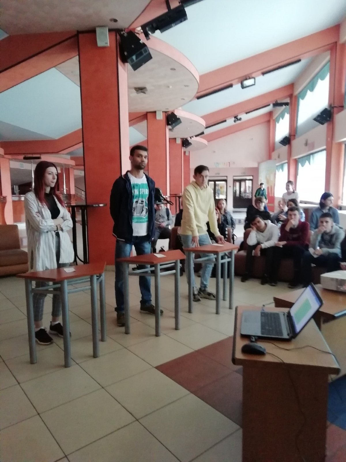 25 октября 2019 года студентам Российского университета кооперации выпал шанс проверить свой интеллект и эрудицию в игре "Все обо всем".✌🏻