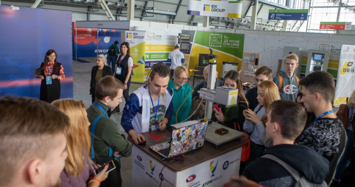 28 октября в Екатеринбурге стартовал VI Национальный чемпионат WorldSkills Hi-Tech 2019. Команда Росатома в пятый раз принимает участие в этих соревнованиях. В 2019 году в основной состав сборной вошли сотрудники отрасли 28 октября в Екатеринбурге стартовал VI Национальный чемпионат WorldSkills Hi-Tech 2019. Команда Росатома в пятый раз принимает участие в этих соревнованиях. В 2019 году в основной состав сборной вошли сотрудники отрасли