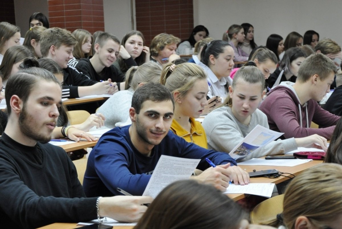 200 человек написали Географический диктант в