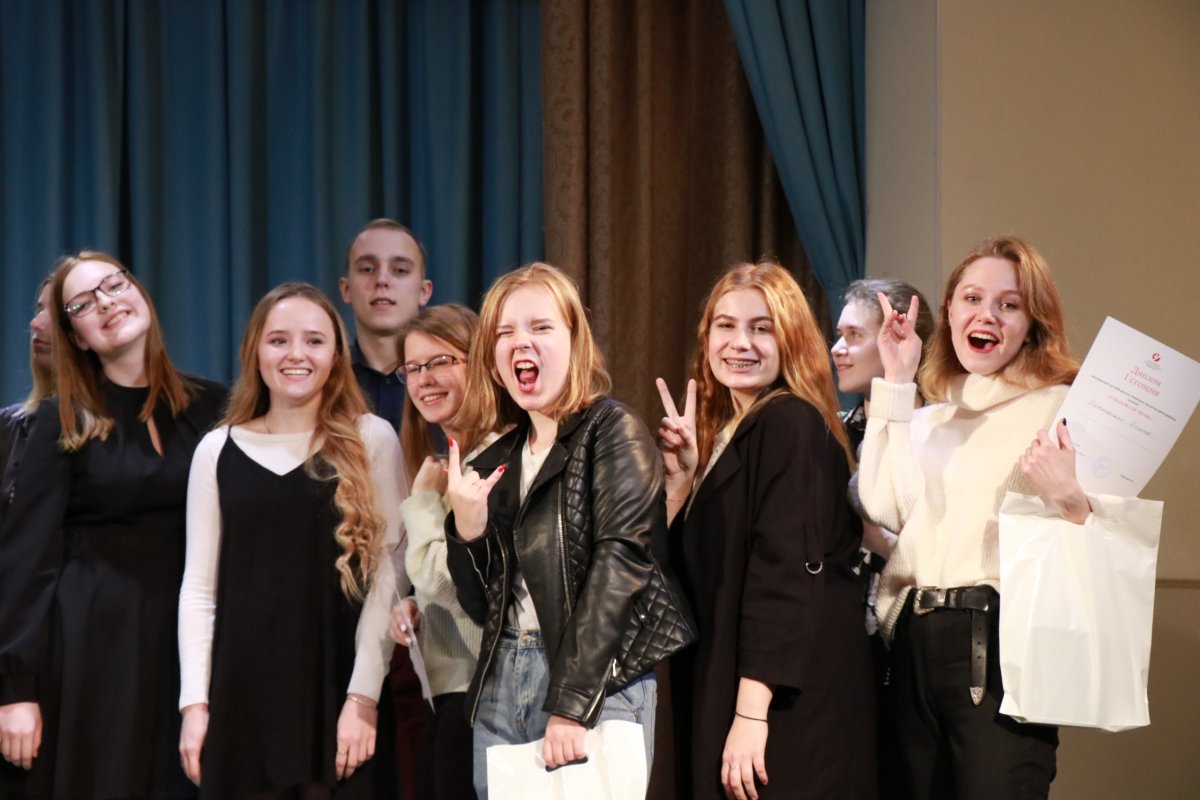 В Череповецком государственном университете прошел песенный конкурс «Colours of music»