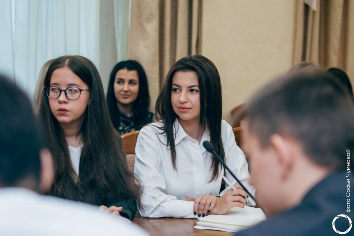 Сегодня состоялась встреча врио ректора СГЮА, доцента Екатерины Ильговой и проректоров со студенческим активом