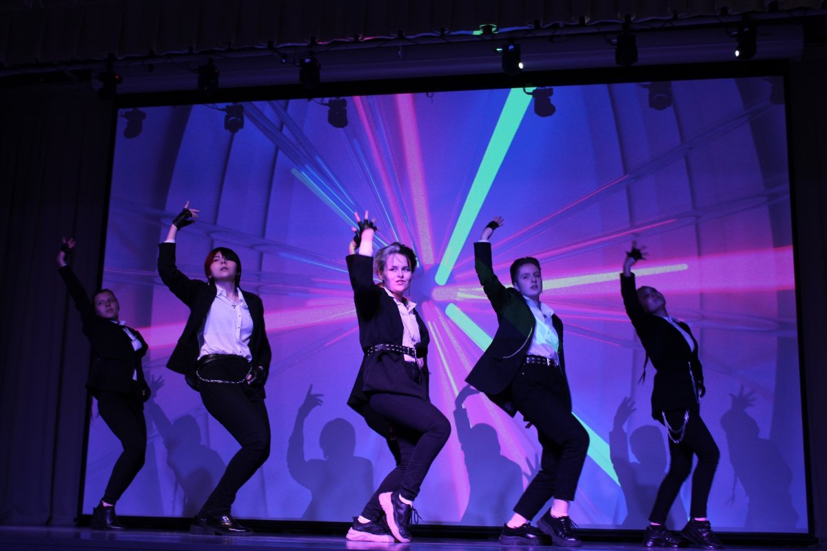 А вам понравилось, как танцевали девчонки?