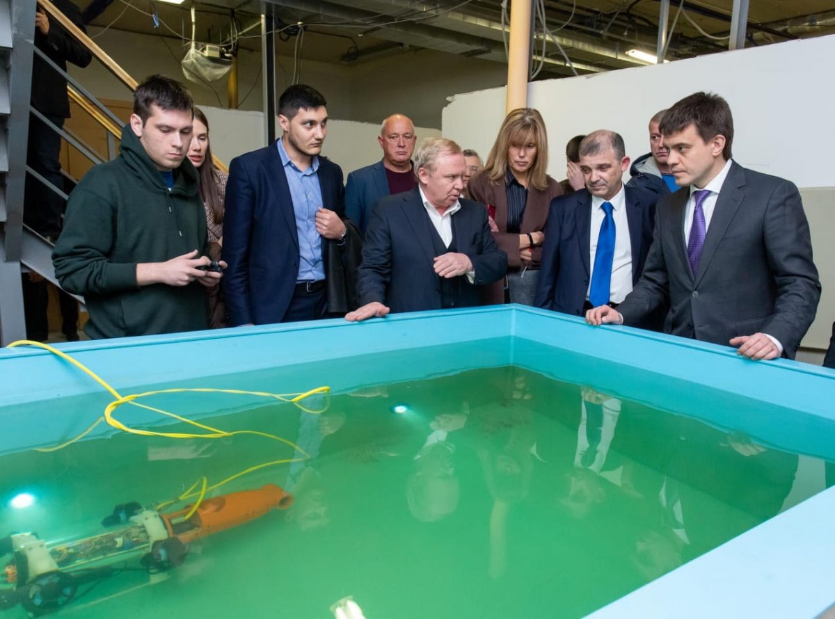 29 октября Санкт-Петербургский государственный морской технический университет посетил министр науки и высшего образования Российской Федерации Михаил Котюков