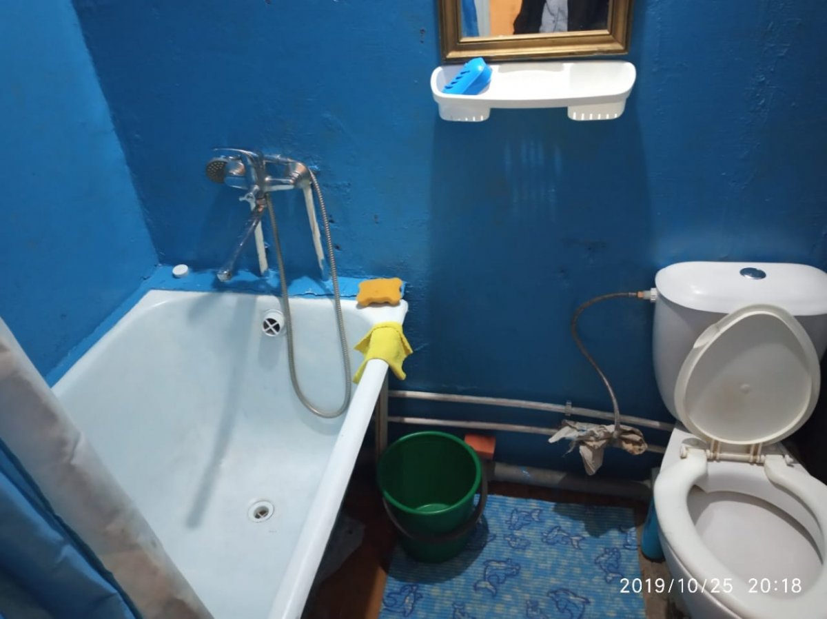 Сдается 1 комнатная малометражная квартира в Центре города по ул. Свердлова (в шаговой доступности от ТДК "Гостиный двор"). В квартире сделан косметический ремонт