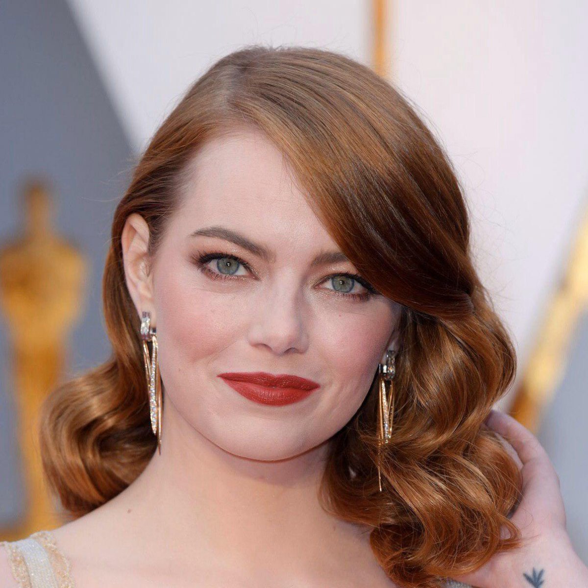 6 ноября свой день рождения отметилаа из самых ярких актрис нового поколения — Эмма Стоун! По этому случаю, вспоминаем наши любимые фильмы с ее участием: