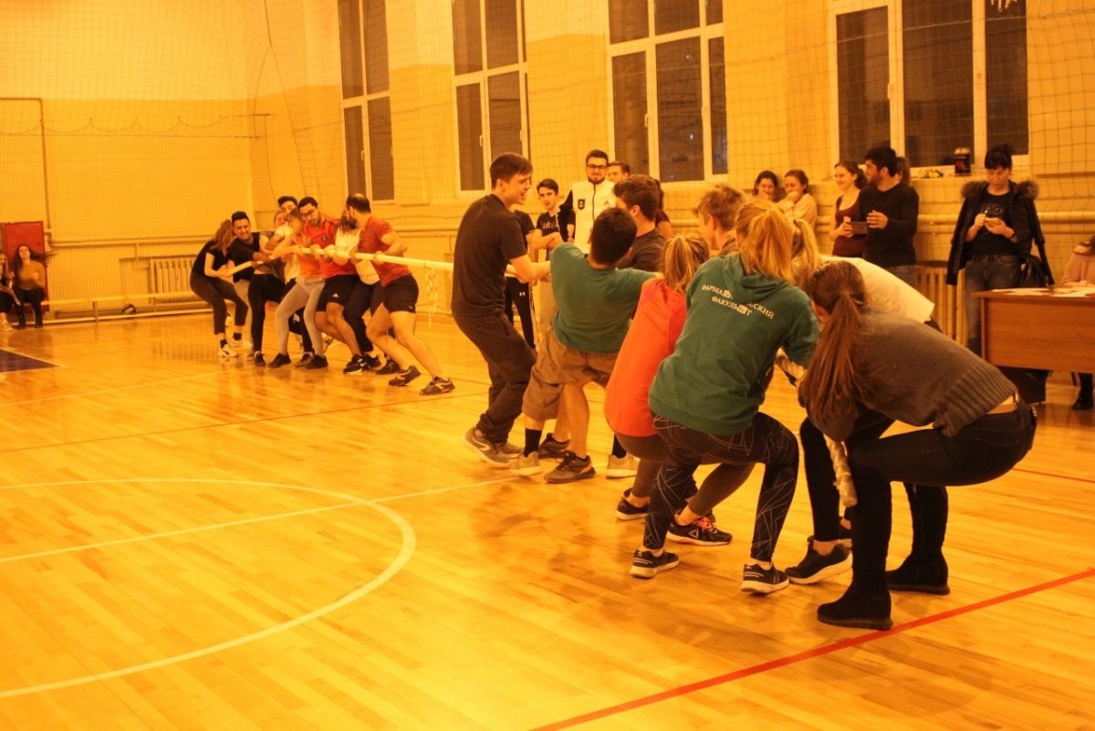 ВЕСЕЛЫЕ СТАРТЫ МЕЖДУ КОМАНДАМИ СТУДЕНЧЕСКИХ ОБЩЕЖИТИЙ