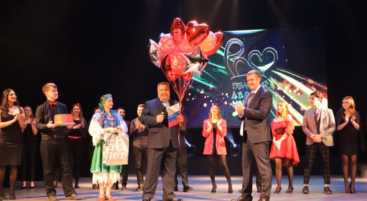 Это большая радость – быть здесь. Даже не обязательно на сцене, можно быть в зале, но чувствовать себя частью этого места - места, где мы росли, взрослели и получали самые яркие эмоции.