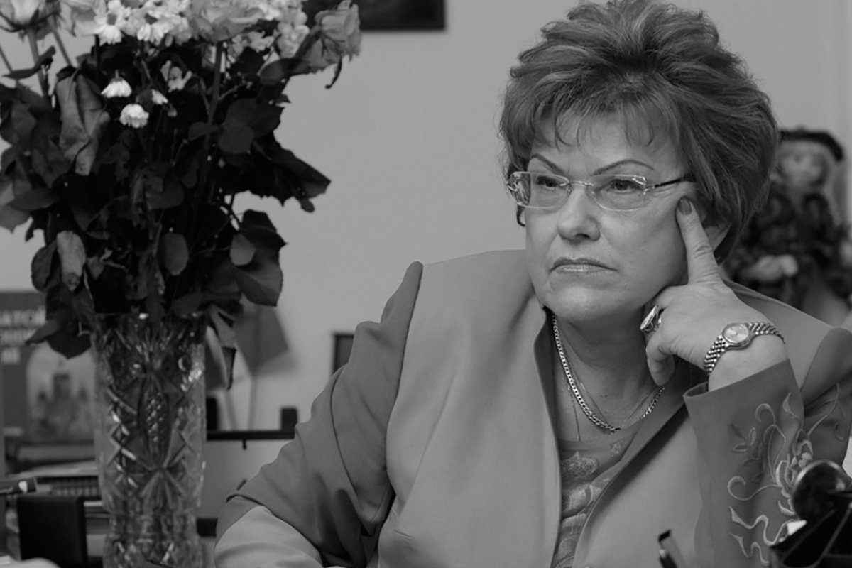 Сегодня ушла из жизни Людмила Вербицкая, декан филологического факультета и президент Университета