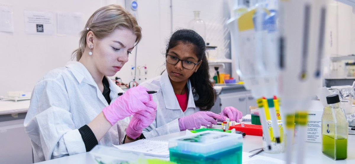 Эксперты НИЯУ МИФИ участвуют в международной российско-индийской программе для школьников «Большие вызовы» в образовательном центре «Сириус» (Сочи). Эксперты НИЯУ МИФИ участвуют в международной российско-индийской программе для школьников «Большие вызовы» в образовательном центре «Сириус» (Сочи).