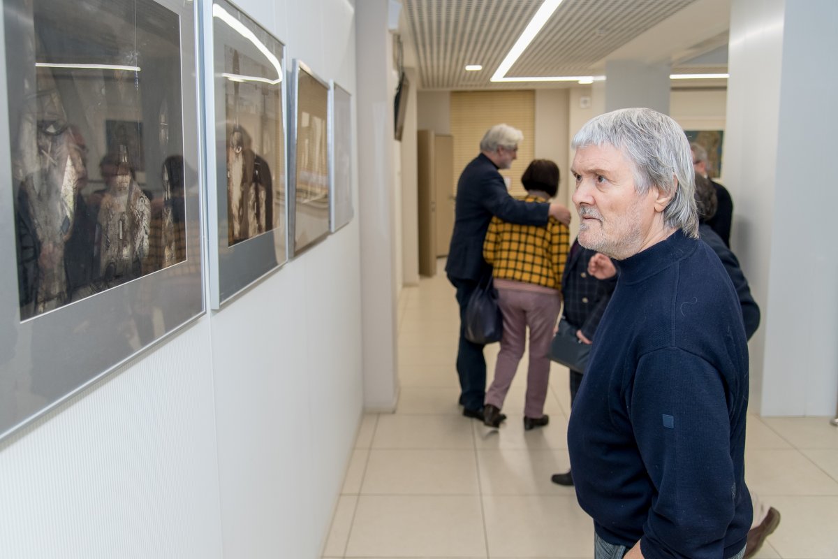Вчера в состоялось открытие выставки известного петербургского художника Алексея Талащука «Эпоха шестого солнца»