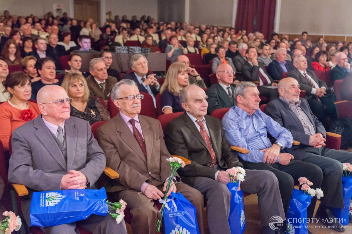 11 декабря 2019 года мы во второй раз отметим новый корпоративный праздник СПбГЭТУ «ЛЭТИ» – День преподавателя. Этот день – еще один повод сказать спасибо преподавателям за их бесценный труд