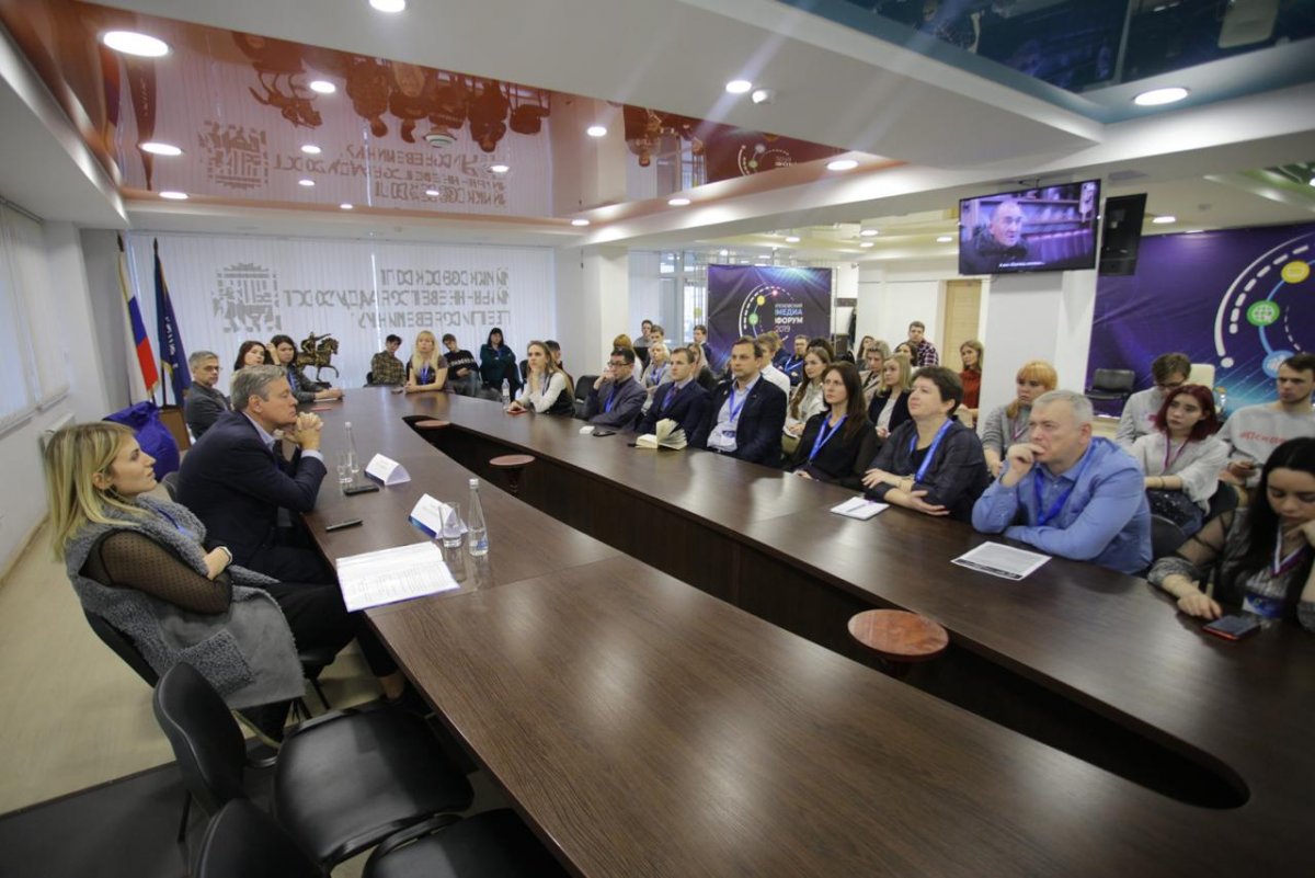 Весёлые и серьёзные, сосредоточенные и восторженные – участники Псковского медиафорума на снимках фотографа пресс-службы 📷😜