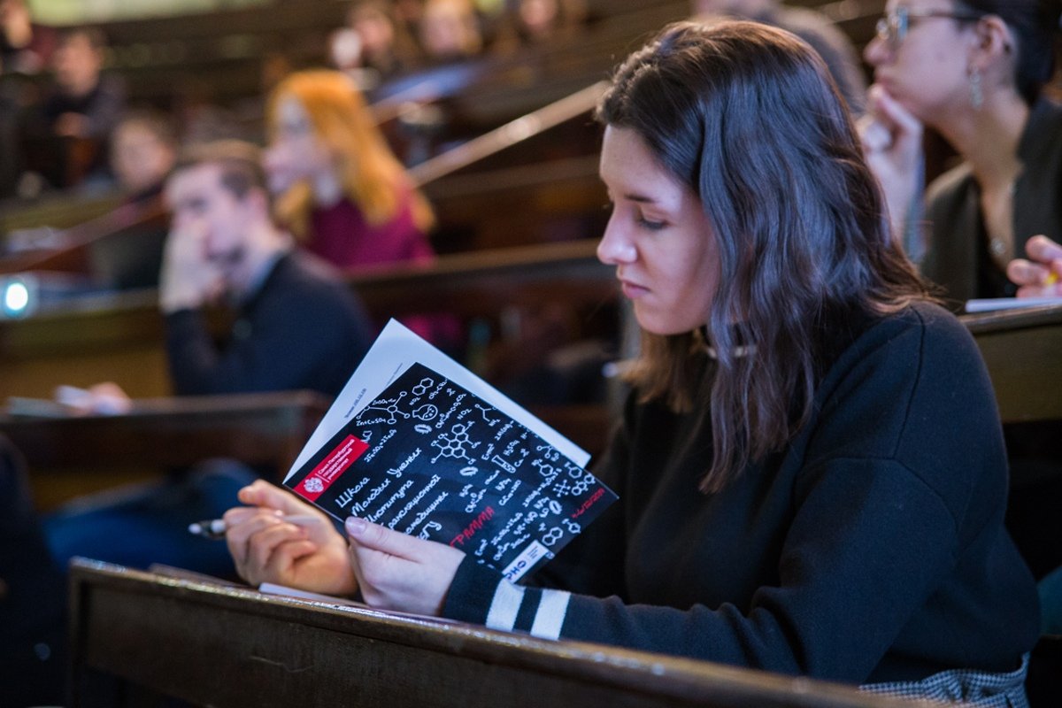 В прошла Школа для молодых учёных по биомедицине. Узнали, как мыши с «выключенными» генами помогают изобретать лекарства и что общего у человека и рыбы: https://vk.cc/a6yNyL