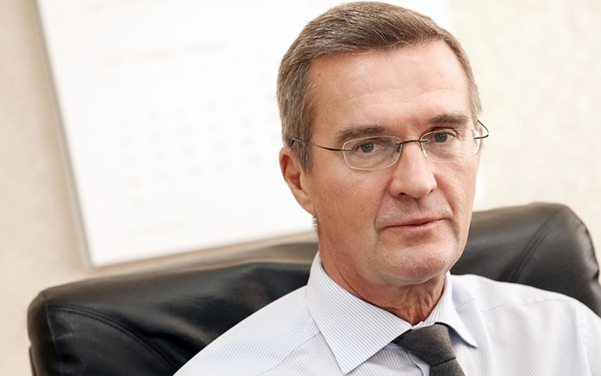 Губернатор Московской области Андрей Воробьёв присвоил звание «Почётный гражданин Московской области» выпускнику , гендиректору АО «Корпорация Тактическое ракетное вооружение» Борису Обносову.