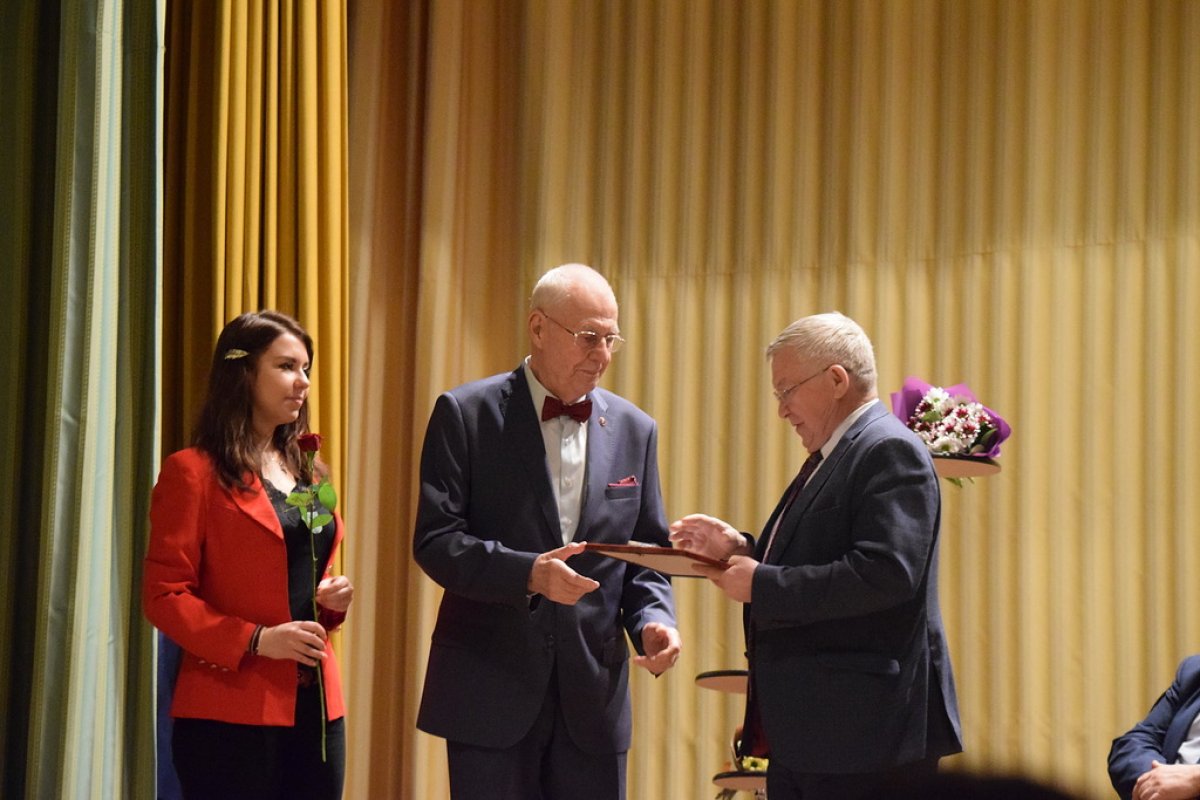 Профессору кафедры философии и социологии АТиСО вручена премия «EcoWorld»