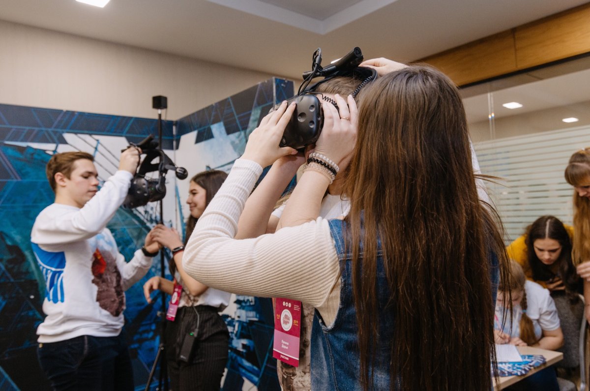 Мы приглашаем студентов попробовать новый формат изучения исторических событий - квест-комнату виртуальной реальности "Сталинградская битва"