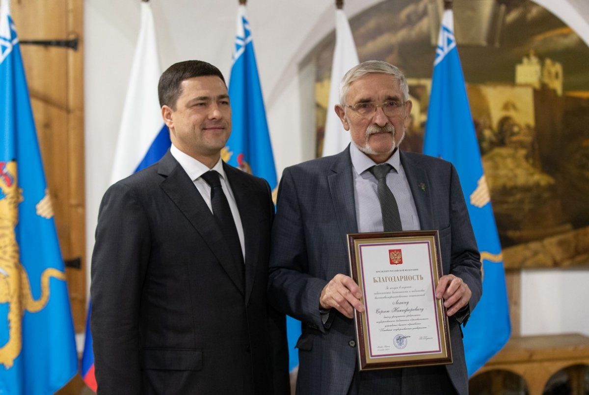 Благодарности Президента России удостоен доцент кафедры информационно-коммуникационных технологий Института инженерных наук , кандидат технических наук Сергей Лёхин