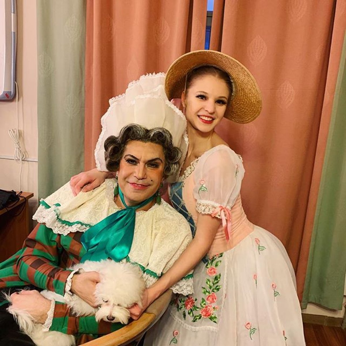 Николай Максимович Цискаридзе поздравляет Анжелину Воронцову, свою ученицу, балерину Михайловского театра, с днём рождения!