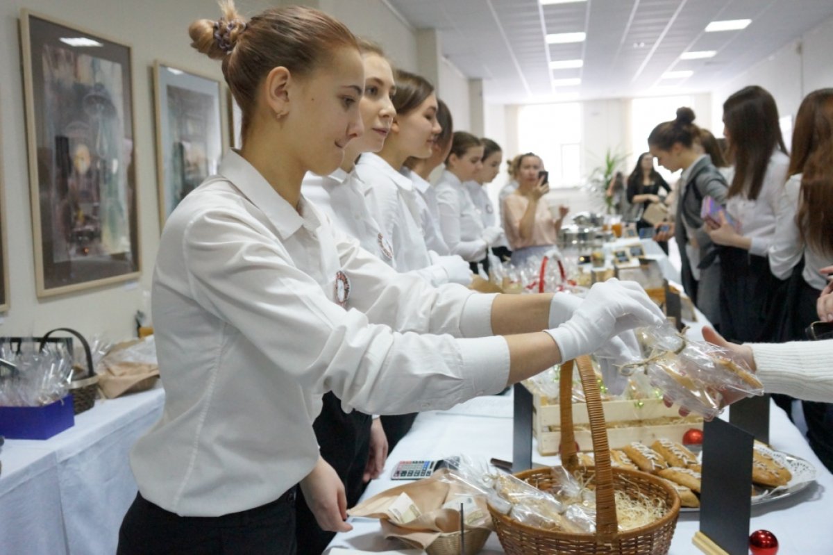 13 декабря холл второго этажа МИДиСа наполнился запахом имбиря, лимона и Рождества. Как пахнет Рождество в разных странах?