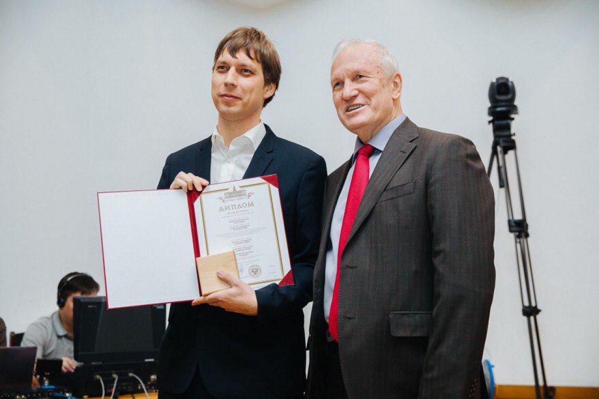 Вице-президент Российской академии наук Валерий Козлов наградил победителей конкурса 2018 года на соискание медалей РАН с премиями для молодых ученых и студентов вузов.