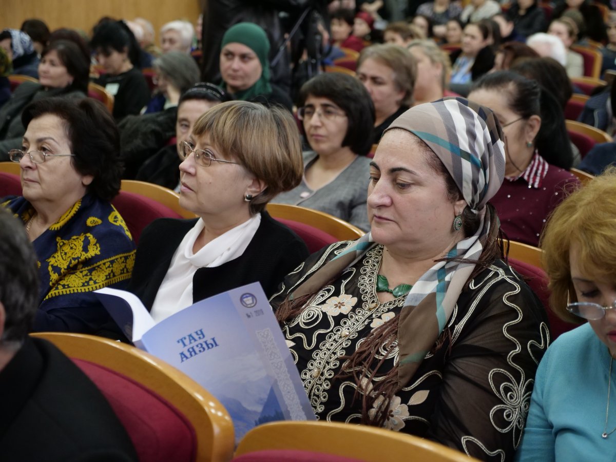 19 декабря на базе Карачаево-Черкесского государственного университета имени У.Д. Алиева по инициативе Карачаево-Черкесской общественной организации по содействию защите прав и интересов карачаевского народа КЧР «Къарачай Алан Халкъ»