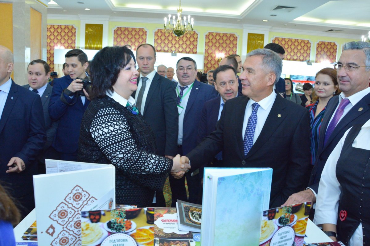 Президент Республики Татарстан Рустам Минниханов высоко оценил идею создания кафедры национальной кулинарии на базе КИУ